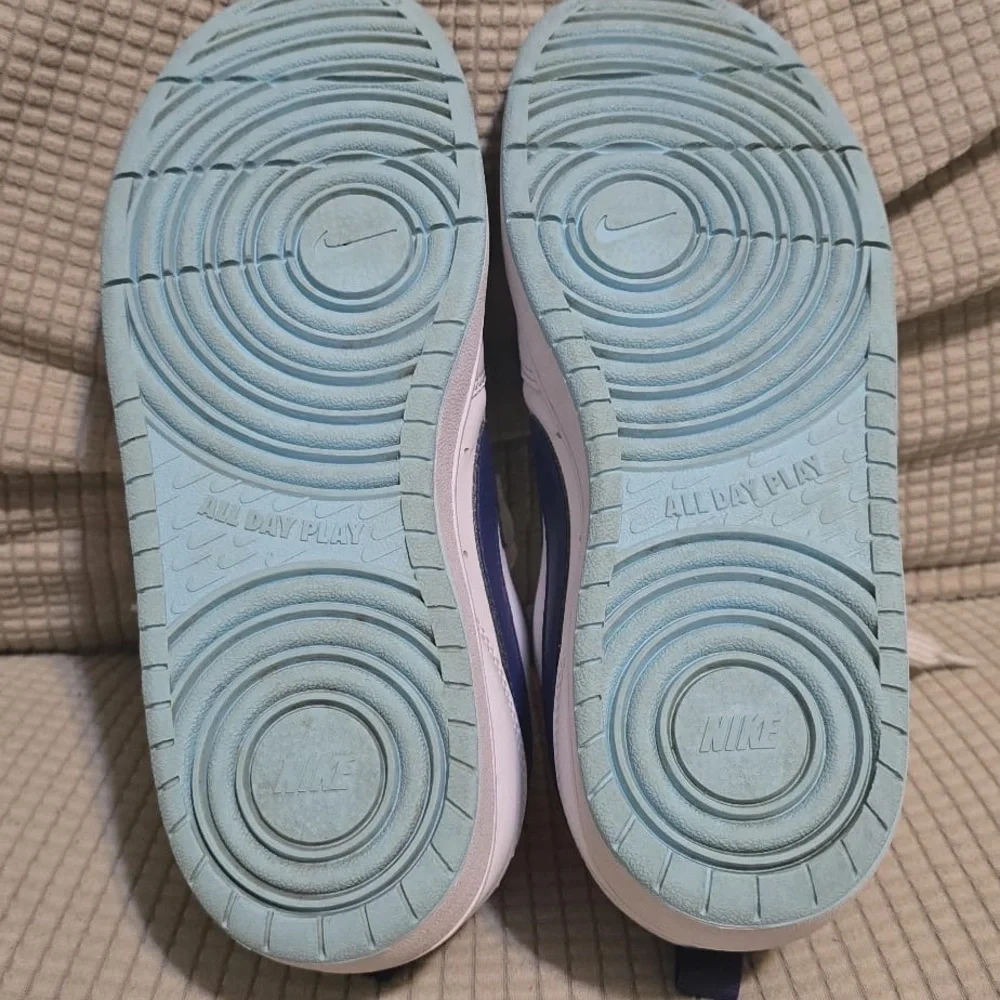 Nike White and Pink Sneakers Classic Design